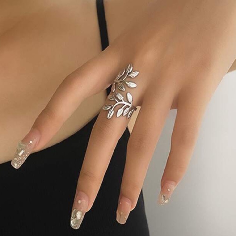 Elegant new boutique Leaf Ring